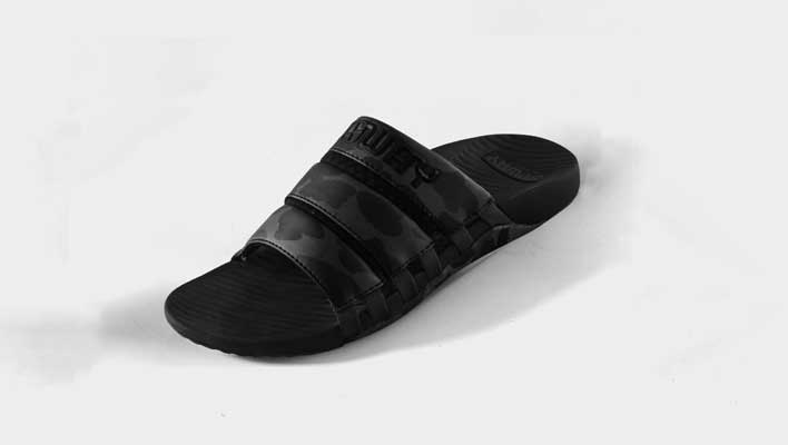 工(gōng)廠定制拖鞋流程和價格怎麽定